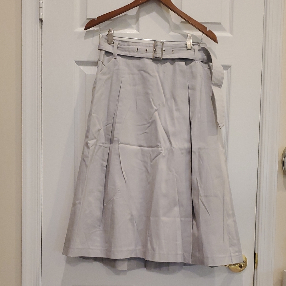 White House Black Market Light Gray A-Line Skirt